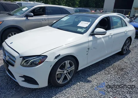 2017 Mercedes-Benz E 300 4Matic z USA, uszkodzony, nr VIN WDDZF4KB6HA121543